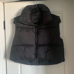Black cropped black puffer vest